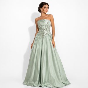 Vestido Verde Menta com Bordados Delicados e Saia Ampla