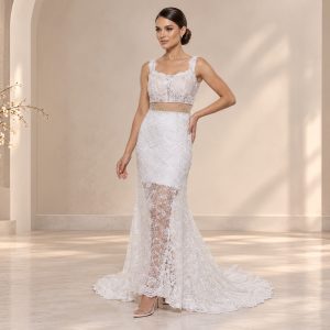 Vestido de Noiva Todo em Renda Rebordada com Cristais