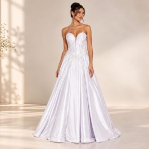 Vestido de Noiva De Noiva Tomara Que Caia Com Decote Coração, Corpete Bordado e Cauda Longa