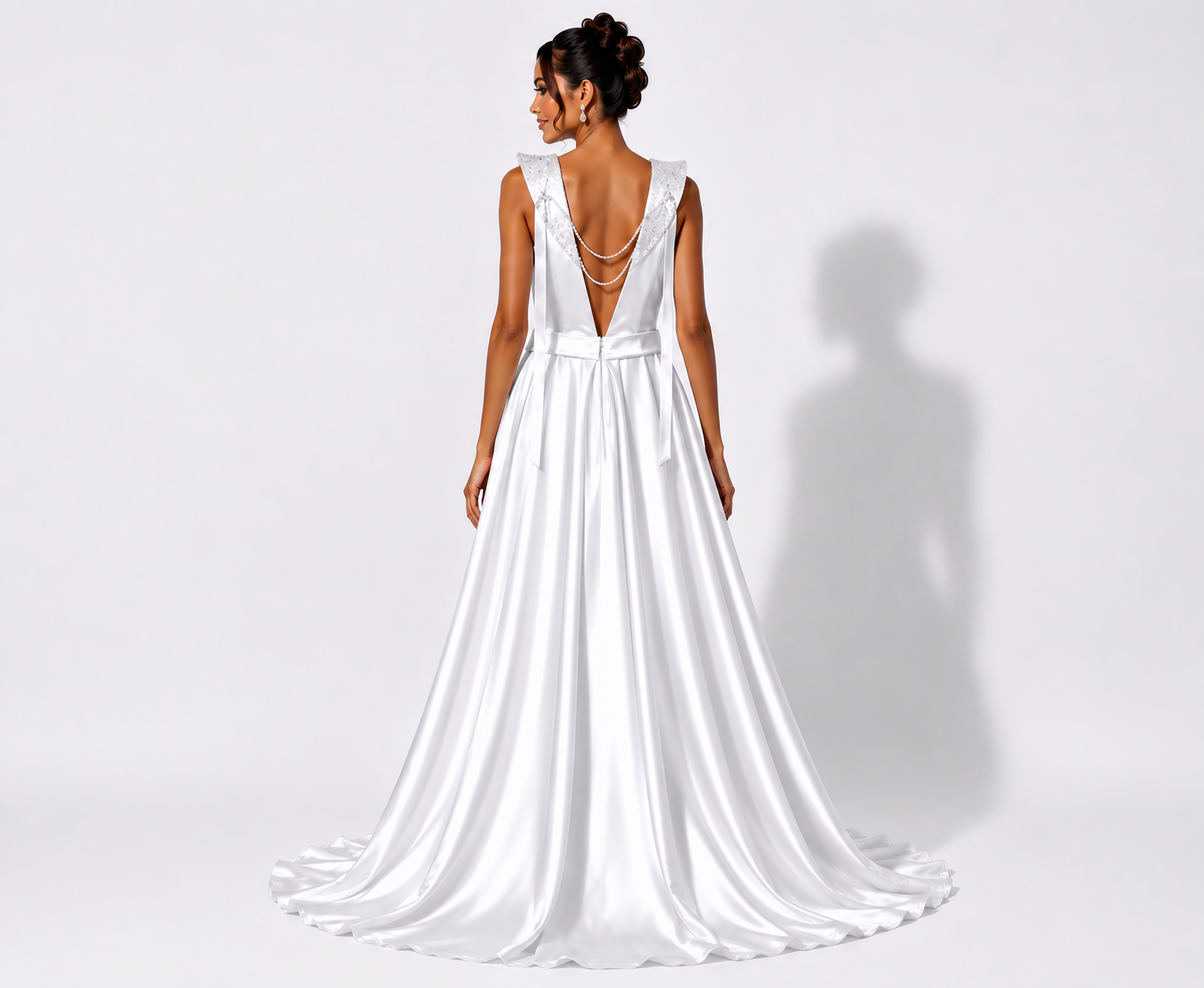 Vestido De Noiva Branco Com Pala Bordada e Costas Abertas - Imagem 2