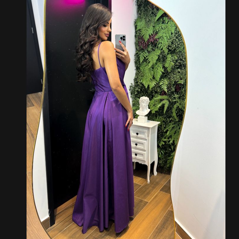 Vestido Roxo em Alfaiataria com Decote Profundo e Laço na Cintura - Imagem 2
