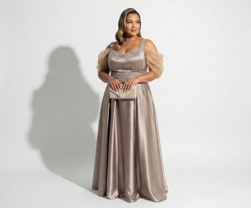 Vestido Dourado com Corpo Bordado, Alças Largas, Mangas Bufantes em Tule e Saia Fluida