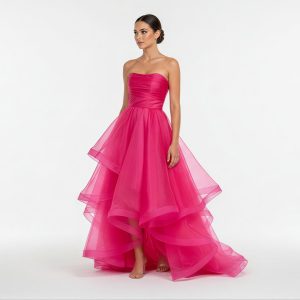 Vestido Tomara Que Caia Rosa Pink em Tule Com Corpete Drapeado e Saia em Camadas Assimétricas