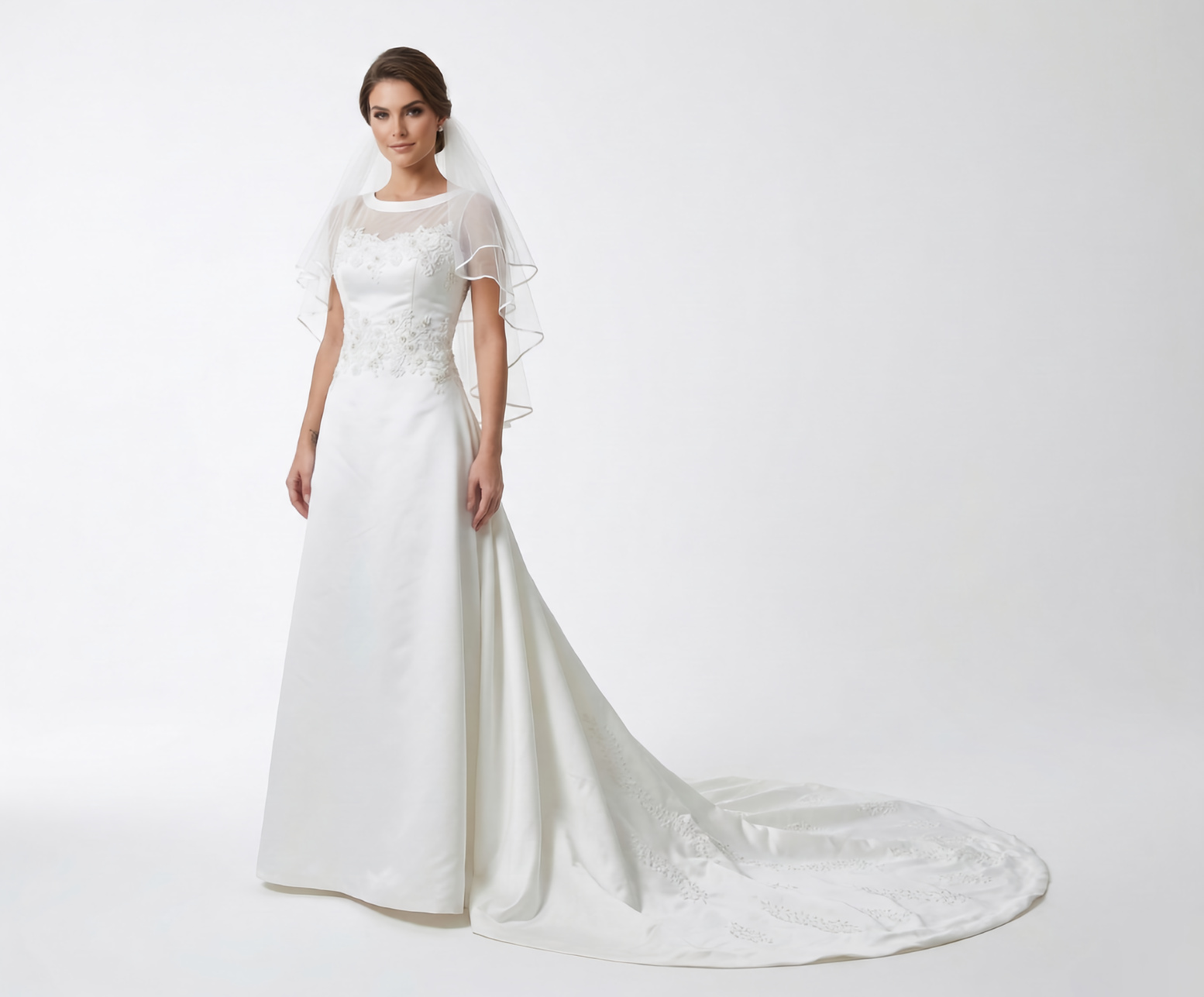 Vestido de Noiva em Cetim com Renda, Corpete e Cauda