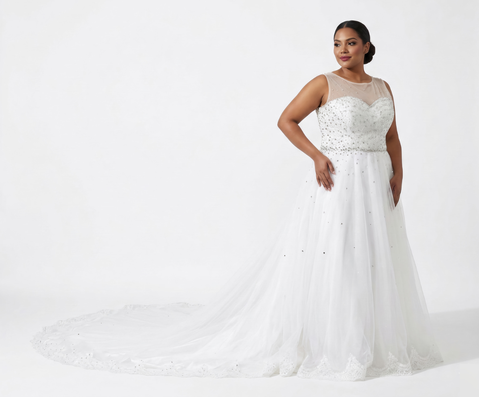 Vestido de Noiva em Tule com Corpete Bordado, Decote Coração com Transparência e Saia Fluida com Cauda