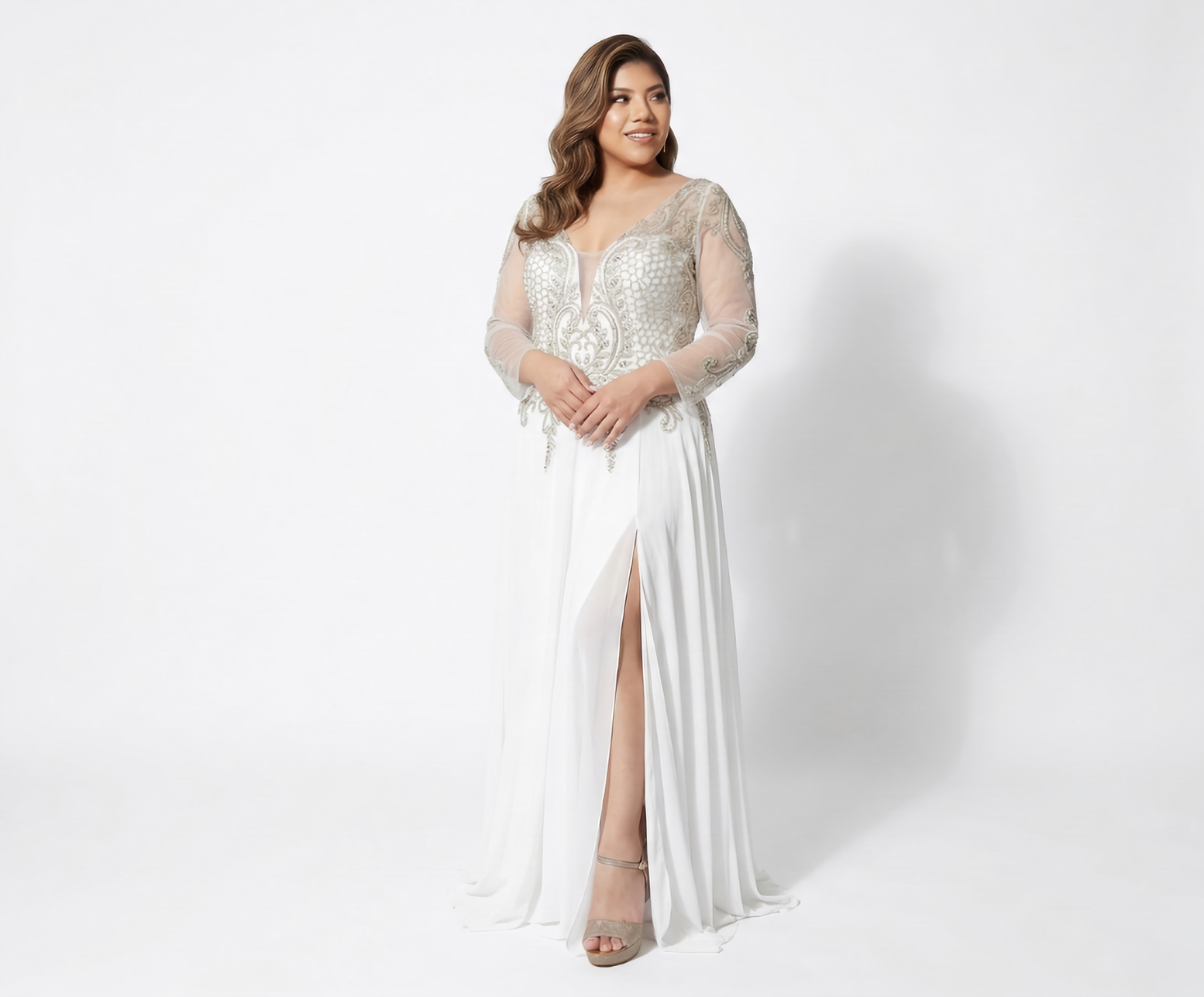 Vestido de Noiva com Corpete Bordado, Mangas Longas em Tule Transparente e Decote em V