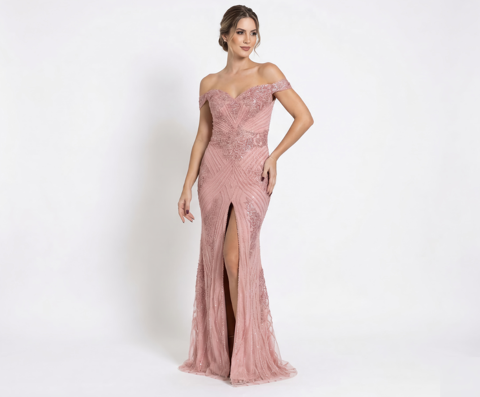 Vestido Rose Todo Bordado à Mão