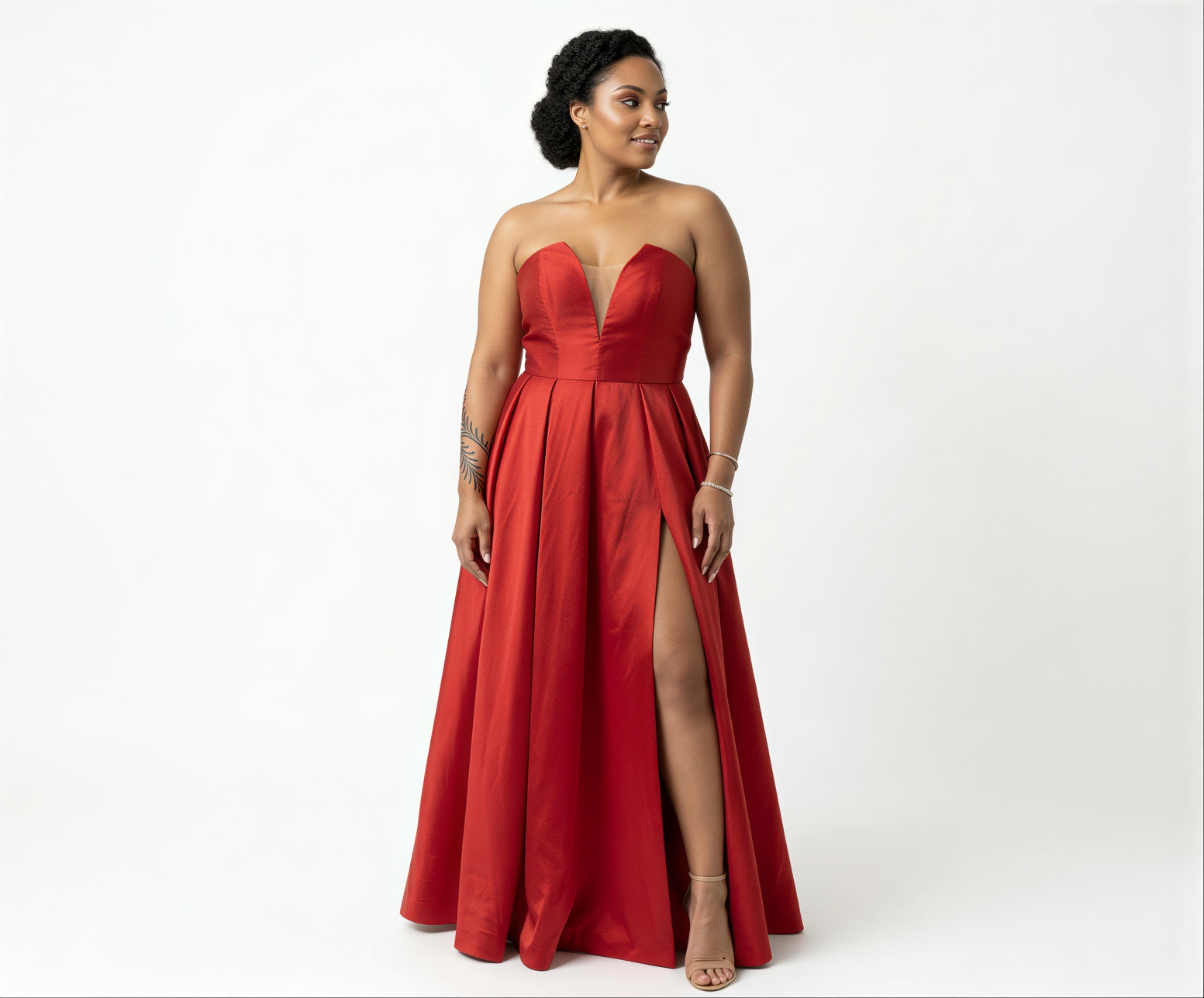 Vestido Vermelho Com Decote Estruturado e Fenda