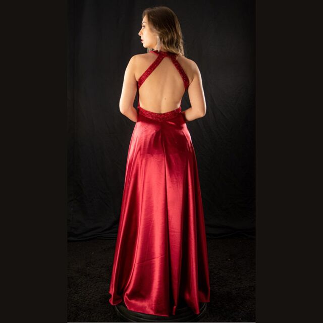 Vestido Vermelho em Cetim com Decote nas Costas – Aluguel de